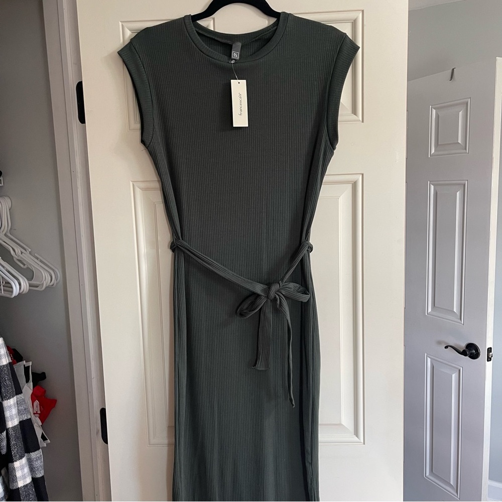 BRAND NEW W/ TAGS Francesca’s olive ribbed midi dress